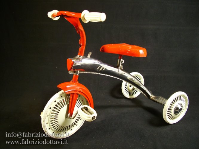 Piccoli restauri - Triciclo francese anni 50