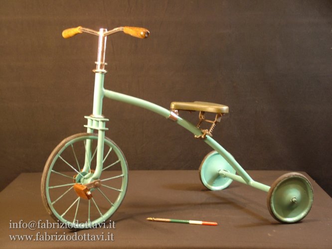 Piccoli restauri - Triciclo italiano Agliano