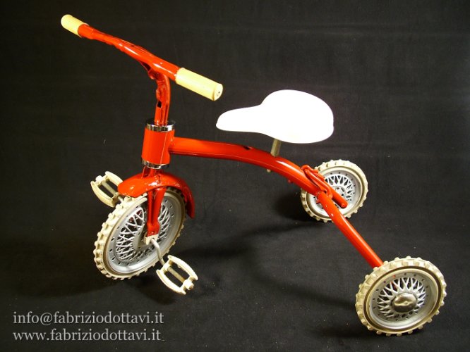 Piccoli restauri - Triciclo italiano anni 50